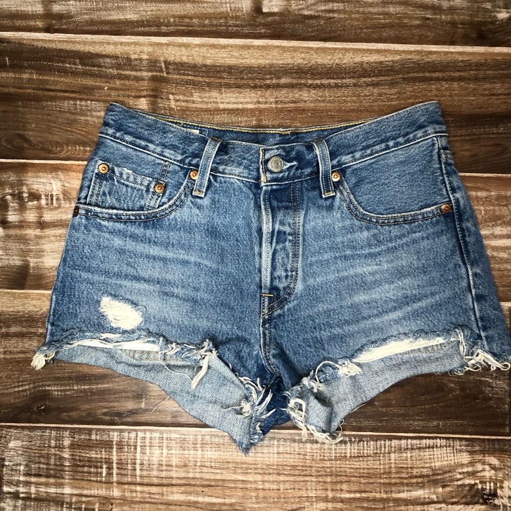 Levi’s 501 shorts SZ 25